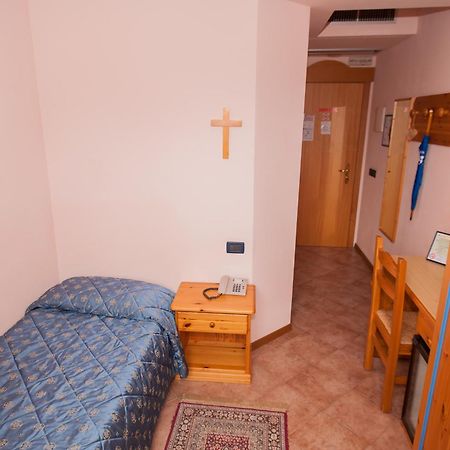 Hotel Vittoria Ρίβα ντελ Γκάρντα Δωμάτιο φωτογραφία