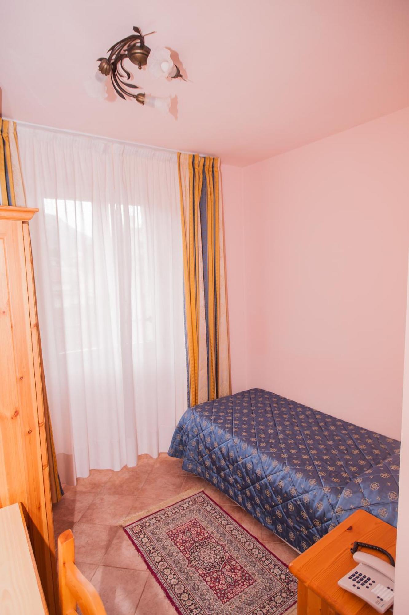 Hotel Vittoria Ρίβα ντελ Γκάρντα Δωμάτιο φωτογραφία